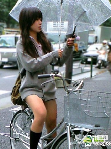 �ձ�Ů��һ����У���ͺ�Ů�� ��BС��ȹ